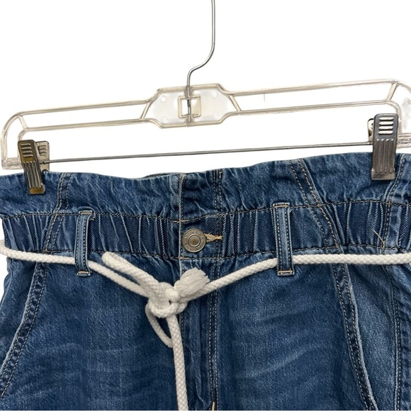 American Eagle Shorts Size 4 Mom High Waist Distressed Jean - Picture 3 of 8